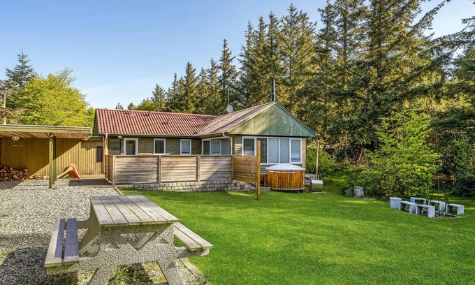 Sønder Ydby House | Cozy 3 Bedroom Getaway in Hurup Thy with Family Amenities