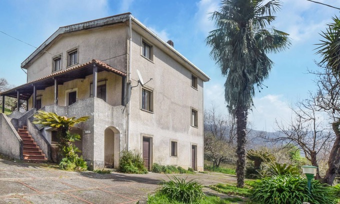Cetraro House | Escape to Relaxing Vacation Home with Spa & Pet-Friendly Perks
