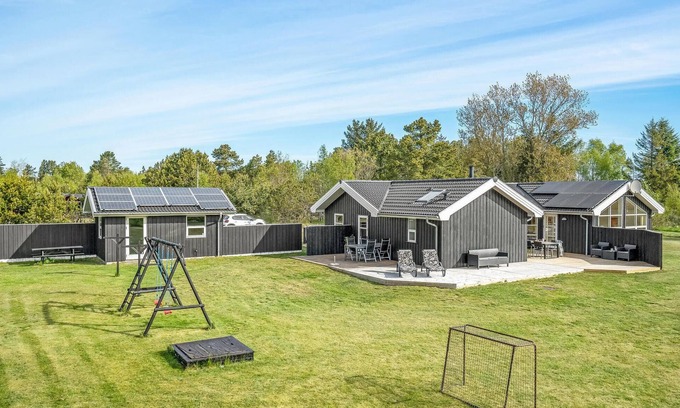 Bratten Strand House | Experience Bratten's Beauty at This Pet-Friendly Retreat