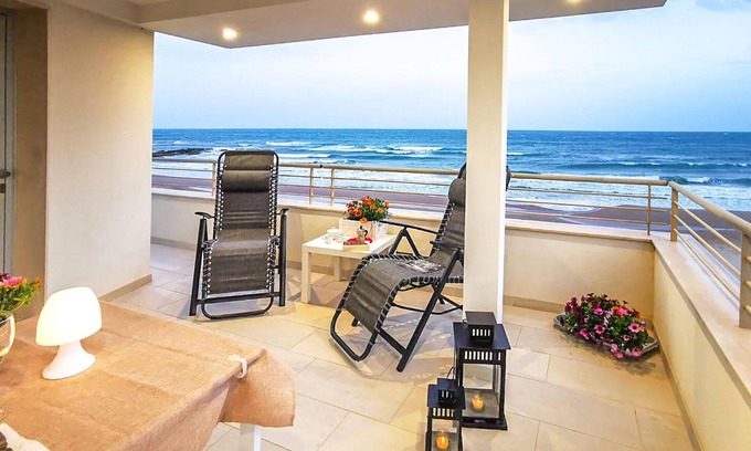 Casuzze House | Beachfront Vacation Apartment with Ocean Views and Spa