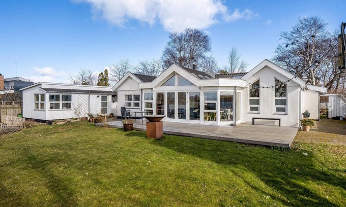 Kirke Hyllinge House | Spacious 4-Bedroom Retreat in Kirke Hyllinge with Lake Views