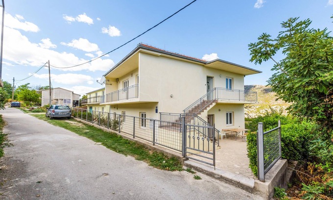 Kucice House | Cozy 5-Bedroom Retreat in Kucice with Spa and Breakfast