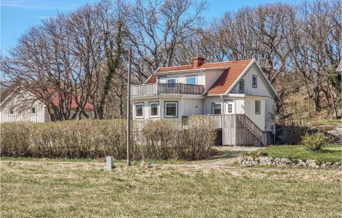 Kyrkesund House | Cozy Home in Lngekrr with Kitchen and Family-Friendly Amenities