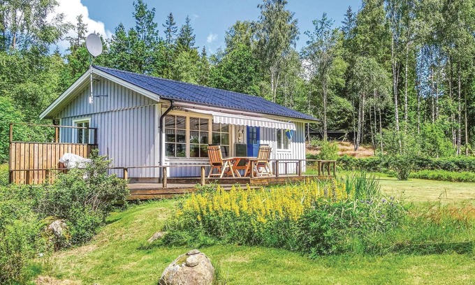 Simmarydsnas House | Relax by Lake Jällunden: Family-Friendly Home with Spa