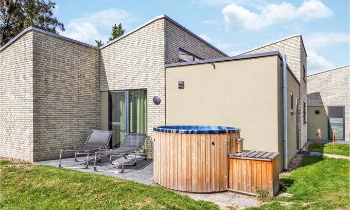 Lembruch House | Tranquil Retreat in Lembruch-Dümmer See with Sauna