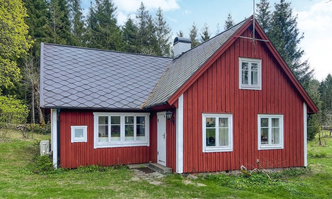 Ljunghult House | Cozy Småland House with Lake Views and Pet-Friendly Stay