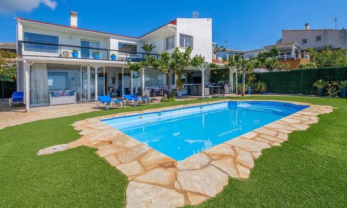 Malgrat de Mar House | Spacious 4-Bedroom Retreat in Malgrat de Mar with Pool