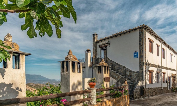 Mecina Bombaron House | Cozy 2-Bedroom Stay in Mecina Bombarón with Pool & Spa