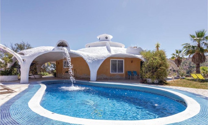 Monda House | Inviting Monda Retreat with Pool, WiFi & Pet-Friendly Stay