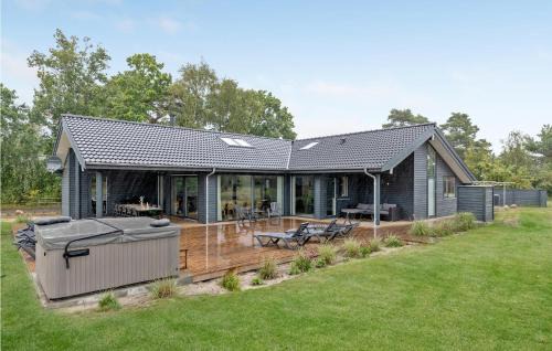 Balka Strand House | Welcoming Nex Retreat with Wifi and Child-Friendly Amenities