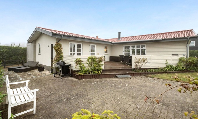 Nyborg House | Stylish Oceanfront Home with Open Floor Plan & Spa