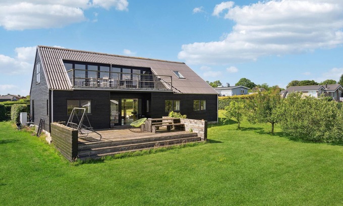 Ronbjerg House | Family-Friendly Home with Panoramic Limfjord Views