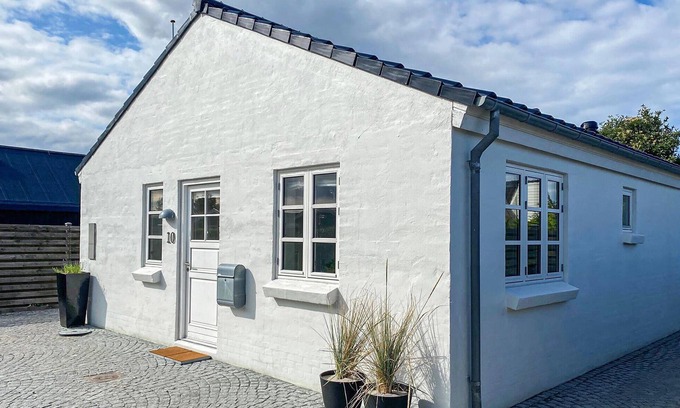 Hasmark Strand House | Cozy Beach Getaway Steps from the Sandy Shore