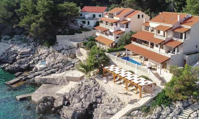 Blato House | Spacious 5-Bedroom Retreat with Oceanfront Views in Prizba