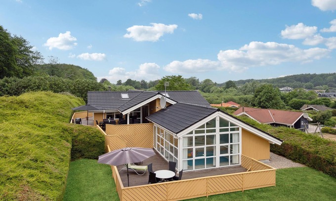 Spodsbjerg House | Spacious 5 Bedroom Retreat with Ocean Views in Rudkøbing