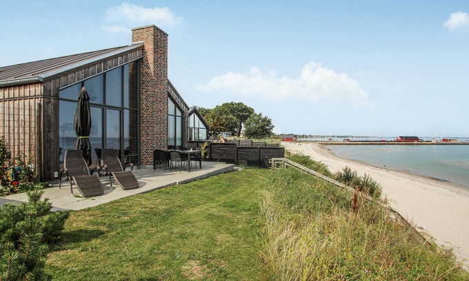 Samsø House | Pet-Friendly 3 Bedroom Retreat with Ocean and Lake Views