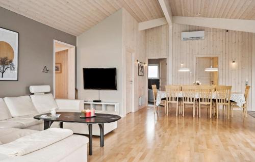 Grønninghoved Strand House | Elegant Sjølund Home with Wifi and Child-Friendly Amenities