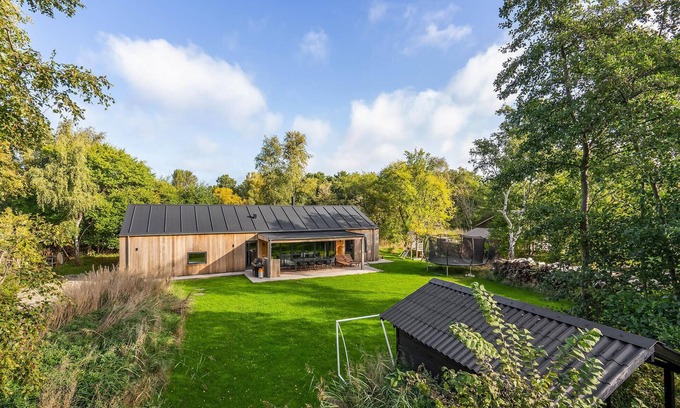 Yderby House | Experience Relaxation at Our Modern Vacation Home Retreat