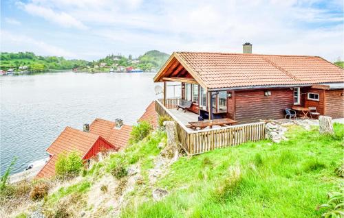 Finnoy House | Pet-Friendly Retreat in Sjernarøy with Free Wifi