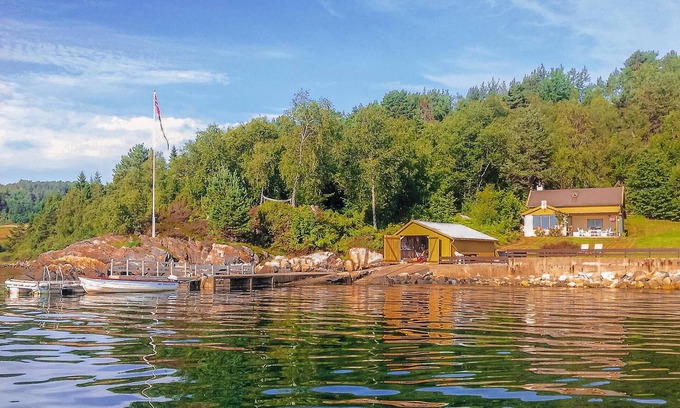Glomset House | Discover a Hidden Gem with Breathtaking Lake Views
