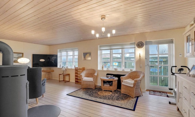 Thyboron House | Cozy 1 Bedroom Accommodation with Ocean View in Thyborøn