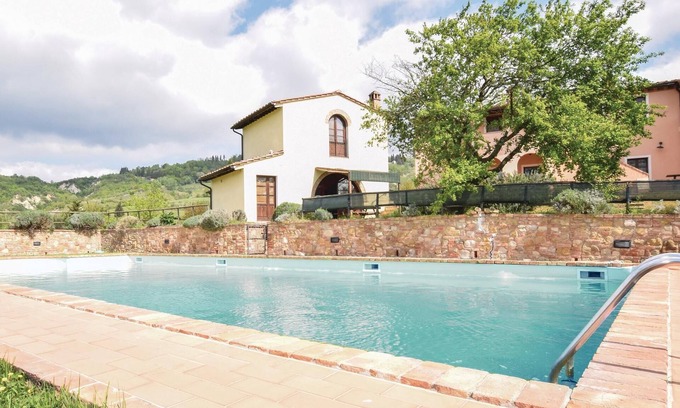 Toiano House | Family-Friendly 2 Bedroom Retreat in Toiano PI with Pool