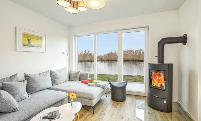 Tossens House | Exceptional 2 Bedroom Accommodation with Lake View in Tossens