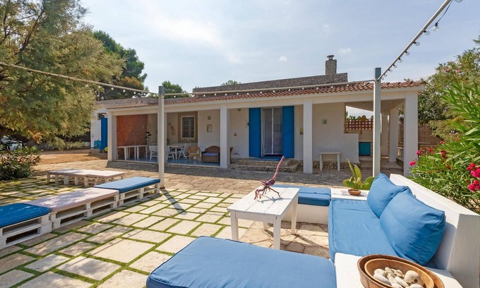 Trani House | Bright Cottage with Oceanfront Views and Spa Amenities
