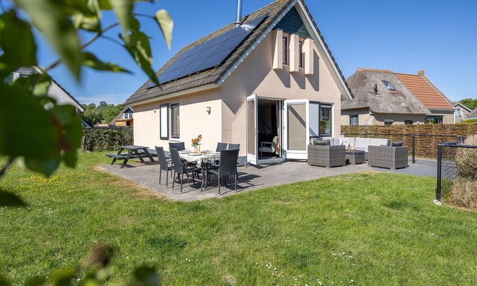 Tzummarum House | Cozy 3-Bedroom Retreat in Tzummarum with Pool & Spa