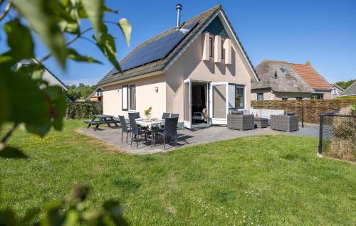 Tzummarum House | Family-Friendly Getaway in Tzummarum with Pool & Wifi