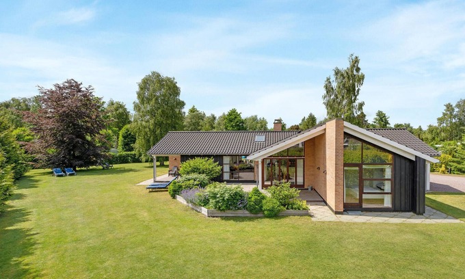 Bøtø By House | Exceptional 4 Bedroom Accommodation with Oceanfront Views