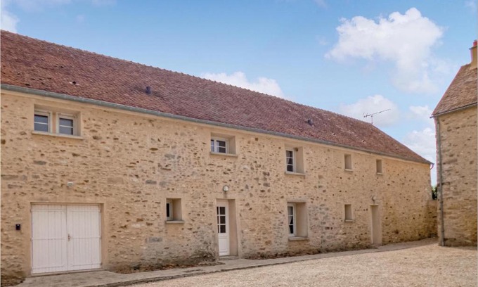 Vaudoy House | Stylish Home in Vaudoy-en-Brie with Pool & Free Wifi