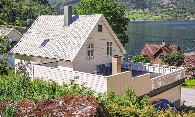 Vik House | Relax in a Cozy Cottage by Framfjord with Scenic Views