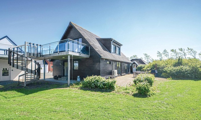 Vinderup House | Cozy 3-Bedroom Retreat with Oceanfront Views in Vinderup