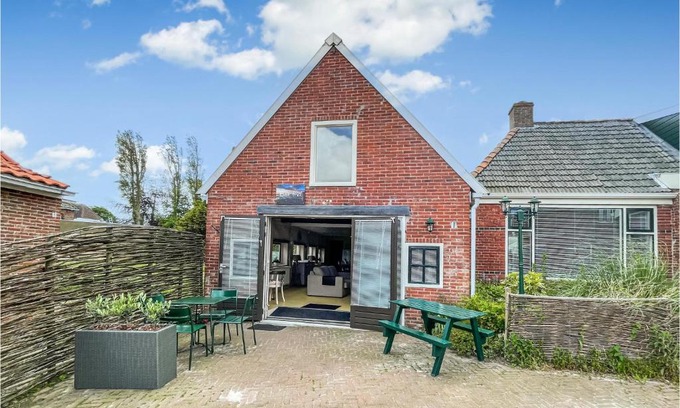 Wierum House | Comfortable Home in Wierum with Pet-Friendly Amenities