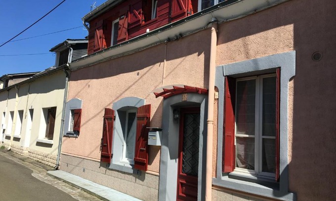Bollee House | Convenient Stay Near the Circuit for Families