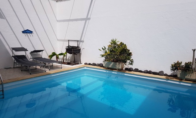 Caleta de Famara House | Cozy Beach House with Private Pool and Ocean View