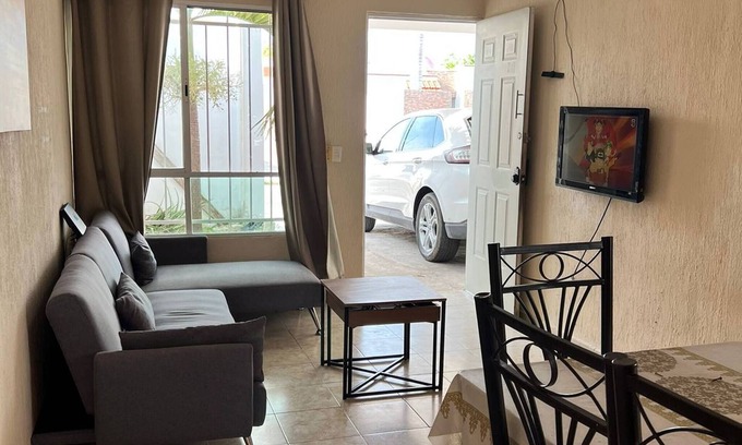 Merida Municipality House | Comfortable Stay with WiFi, Air Conditioning & Breakfast