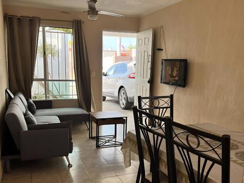 Merida Municipality House | Pet-Friendly Bonita Casa with AC & Wifi for Families