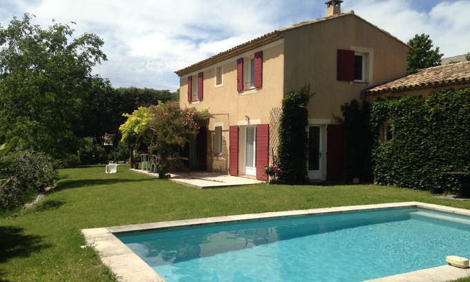 Couronne Urbaine House | Inviting House with Pool Near Aix-en-Provence, Rated 9.4