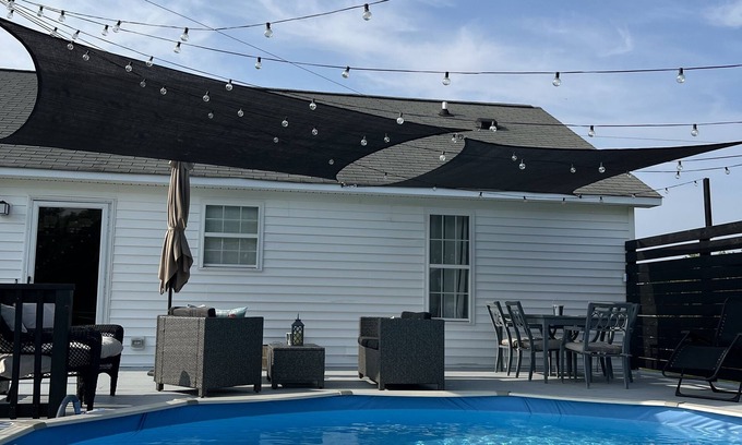 Clayton House | Relaxing Retreat with Pool and Ocean View Amenities