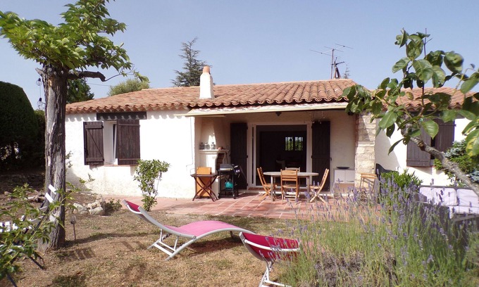 Tourtour House | Cozy Retreat with Private Garden and Pool Access