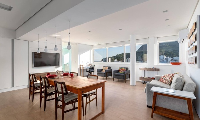 Leblon Apartment | Experience Leblon: Scenic Views & Family-Friendly Amenities