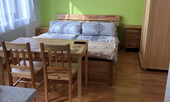 Meckenbeuren Apartment | Cozy Apartment by Lake Constance with Pool & Breakfast