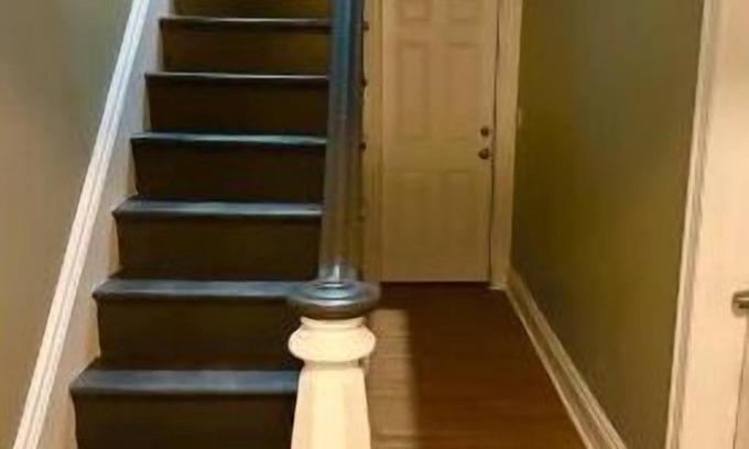 Elizabeth Apartment | Modern 3BR Retreat with Backyard - Pet & Child Friendly
