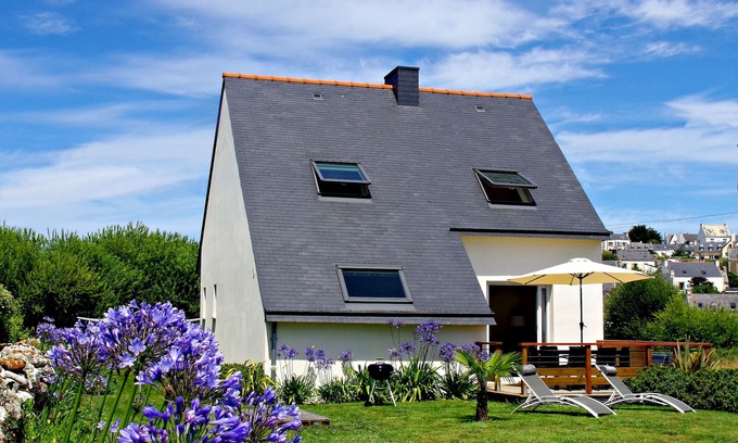 Poulgoazec House | Serene 3* Retreat with Ocean View and Pool Access