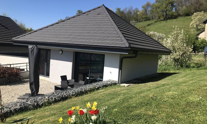 Epersy House | Tranquil Retreat Near Aix-les-Bains with Ocean View & Spa