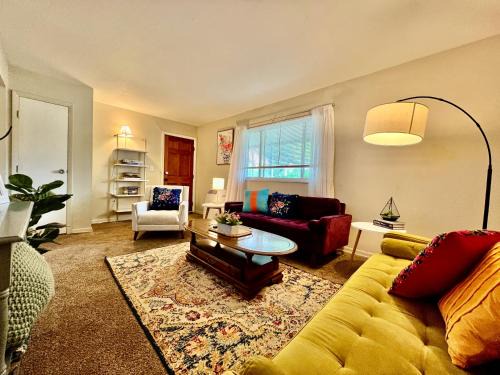 Middletown House | Budget-Friendly Stay with Family Amenities for Your Enjoyment