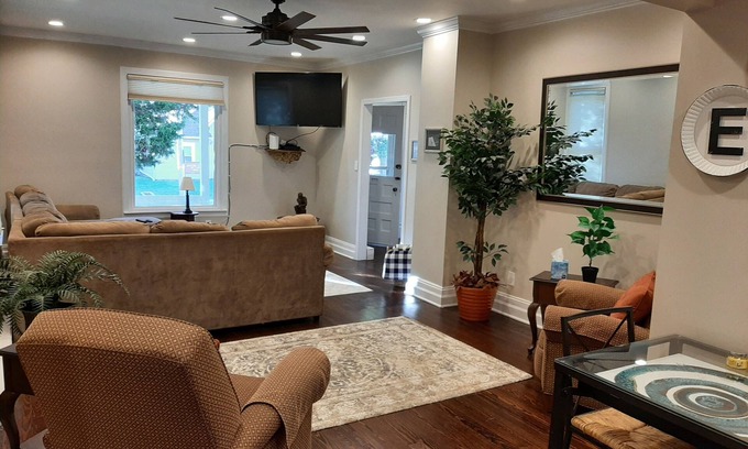 Olathe House | Serene Getaway: Safe Stay with Enclosed Porch & Pool