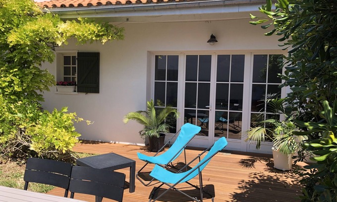Le Bois-Plage-en-Re House | Peaceful & Cozy Independent Gite with Pool and Ocean Views